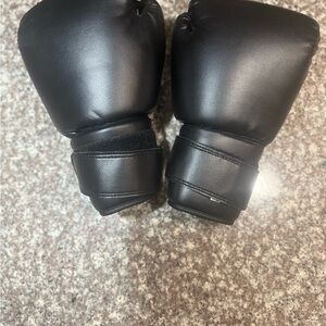 Black Boxing Gloves - women’s
